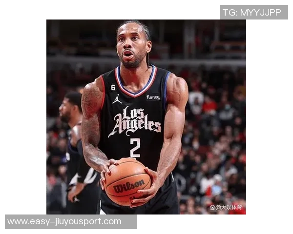 莱昂纳德全场表现出色19投11中砍下33分5篮板5助攻3抢断1盖帽正负值高达31